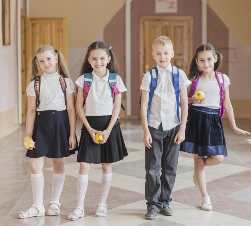 cheerful-pupils-with-apples